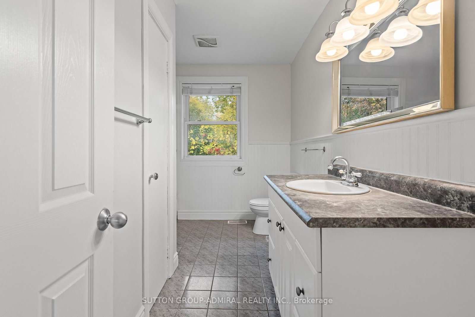 Detached House for sale at 110 Cumberland Street, Barrie, Ontario, L4N 2P7 - Allandale - MLS: S12925742