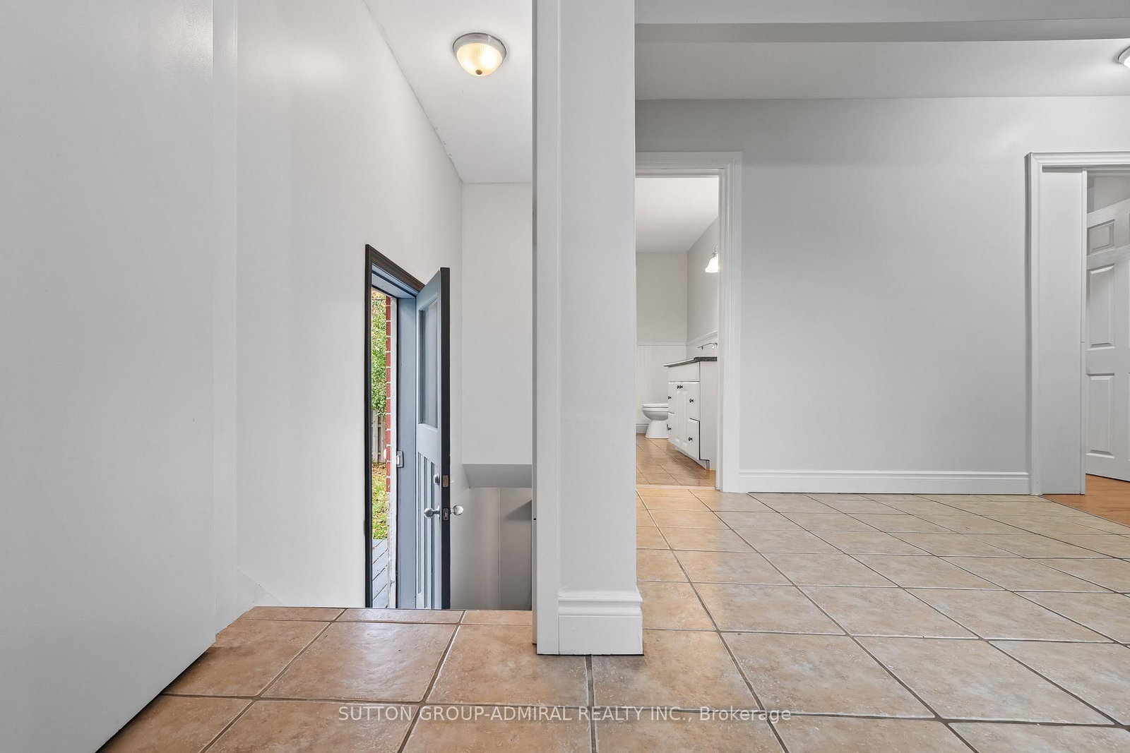 Detached House for sale at 110 Cumberland Street, Barrie, Ontario, L4N 2P7 - Allandale - MLS: S12925742