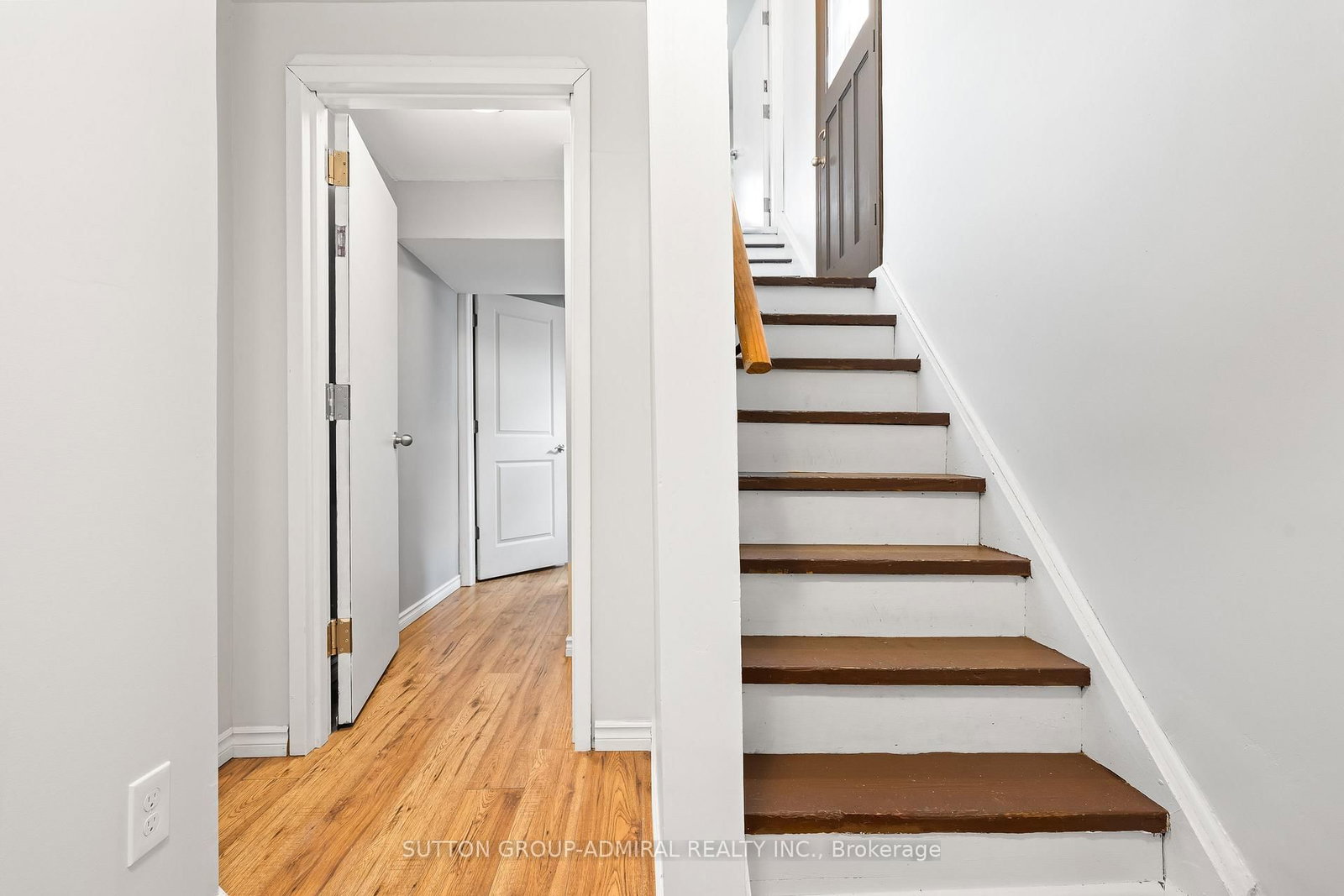 Detached House for sale at 110 Cumberland Street, Barrie, Ontario, L4N 2P7 - Allandale - MLS: S12925742