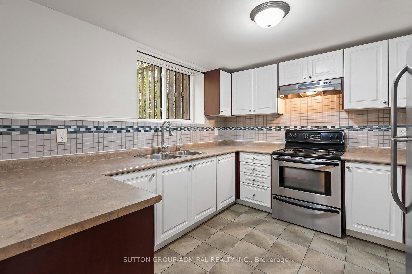 Detached House for sale at 110 Cumberland Street, Barrie, Ontario, L4N 2P7 - Allandale - MLS: S12925742