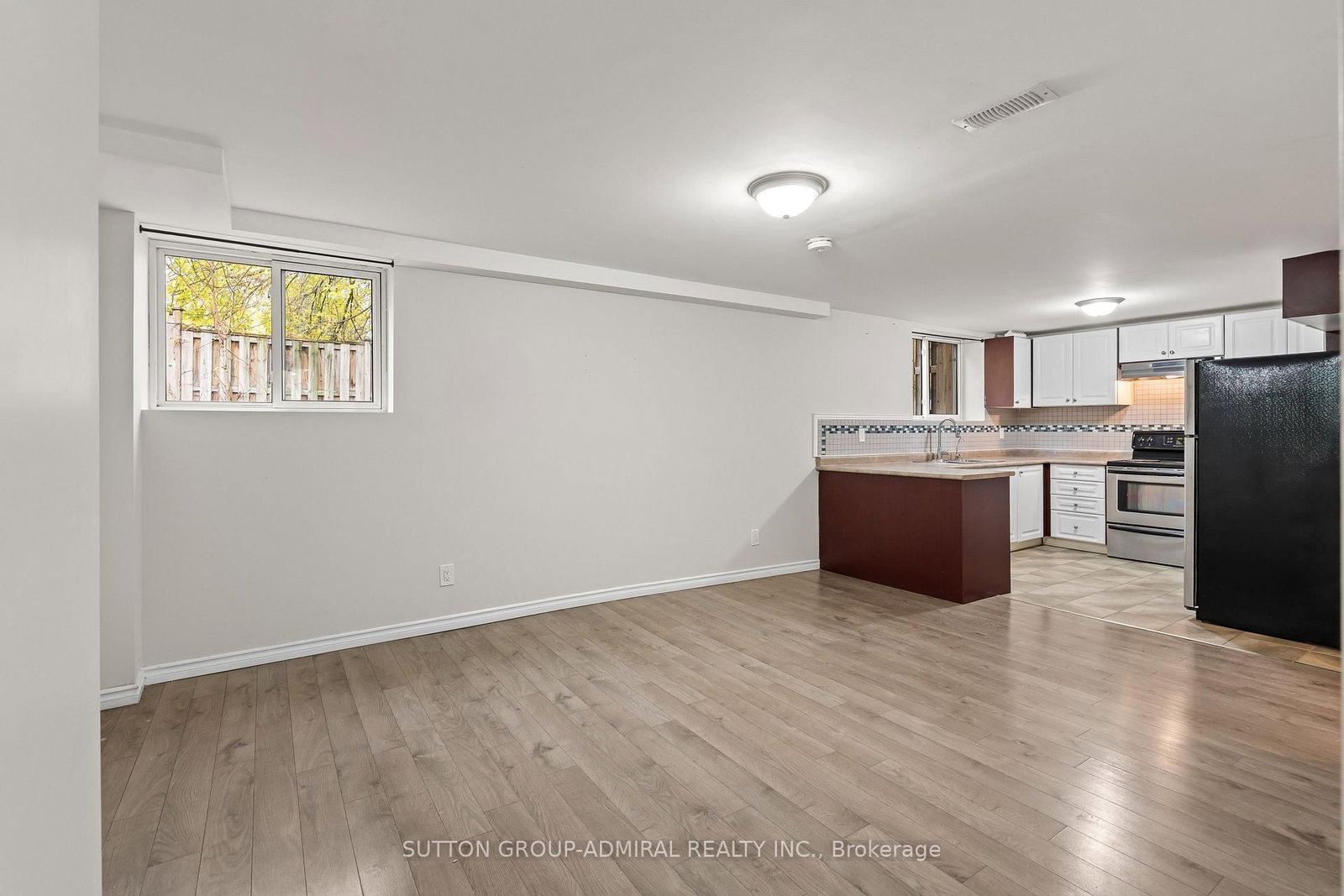 Detached House for sale at 110 Cumberland Street, Barrie, Ontario, L4N 2P7 - Allandale - MLS: S12925742