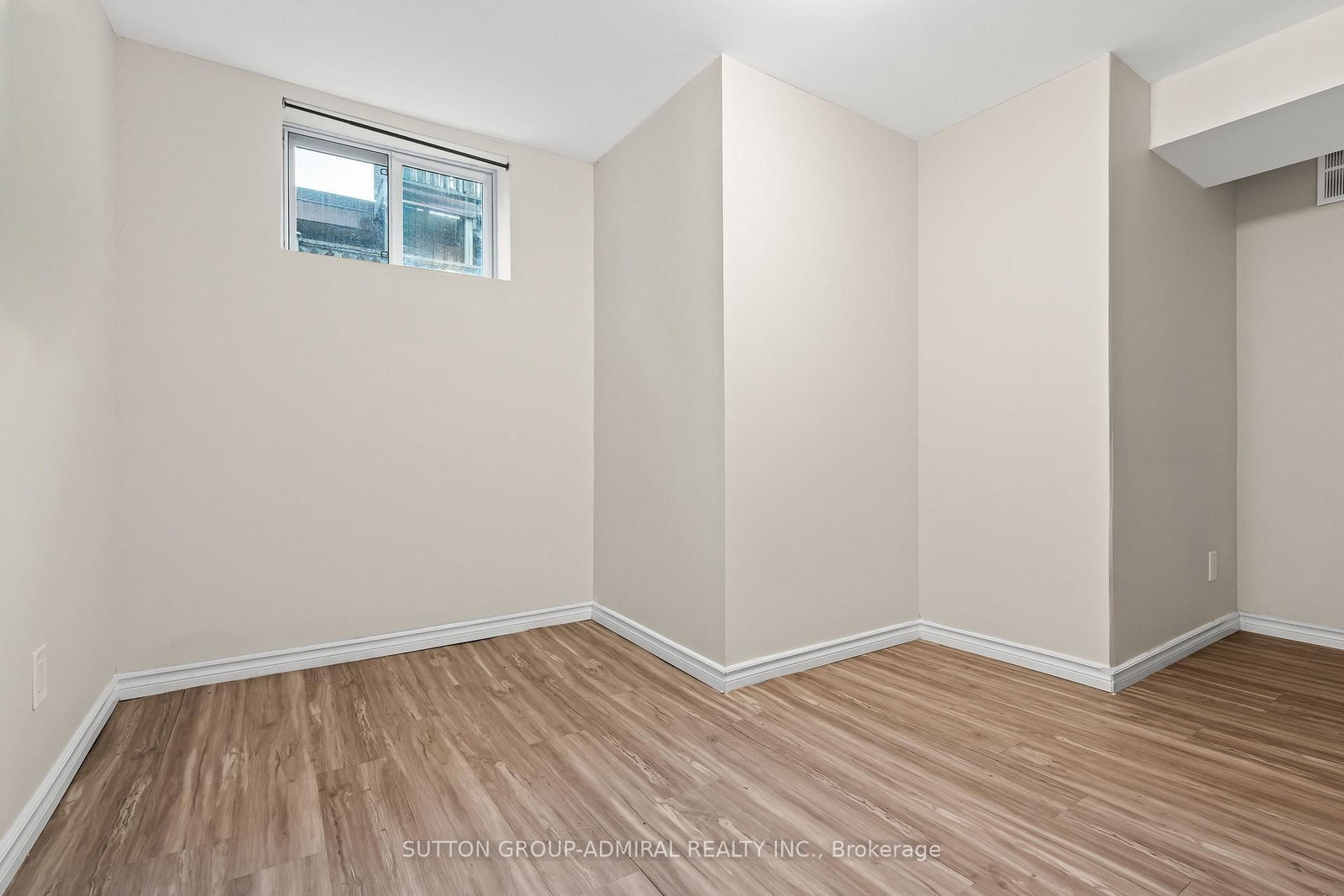 Detached House for sale at 110 Cumberland Street, Barrie, Ontario, L4N 2P7 - Allandale - MLS: S12925742