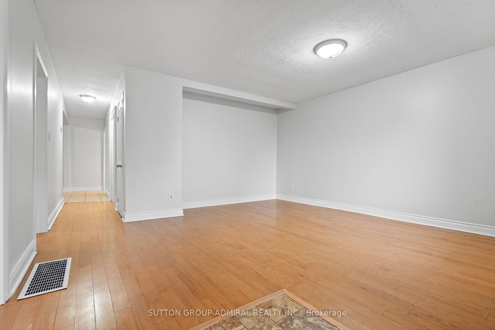 Detached House for sale at 110 Cumberland Street, Barrie, Ontario, L4N 2P7 - Allandale - MLS: S12925742