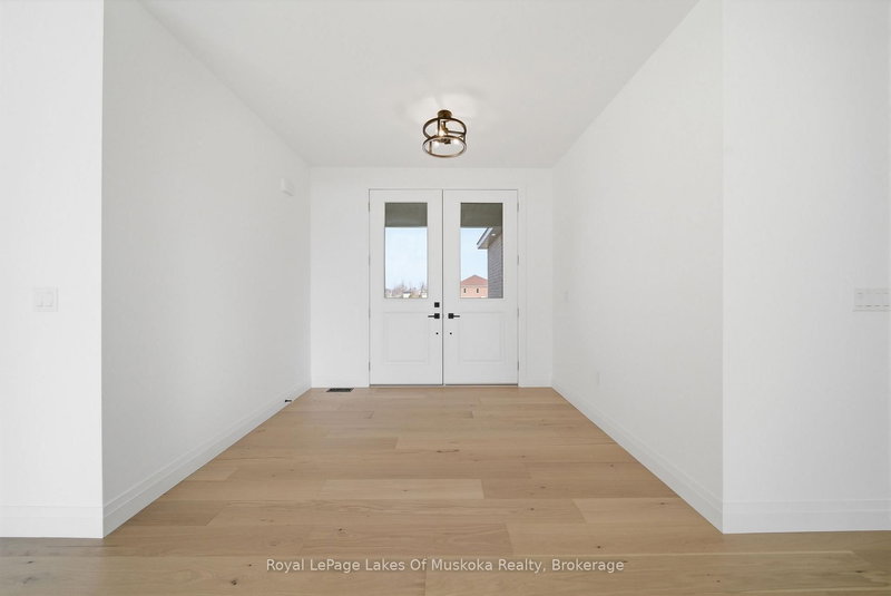 19 Henry Ball Crt, Oro-Medonte, L0K 2G1 | Image 2