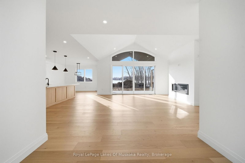 19 Henry Ball Crt, Oro-Medonte, L0K 2G1 | Image 3