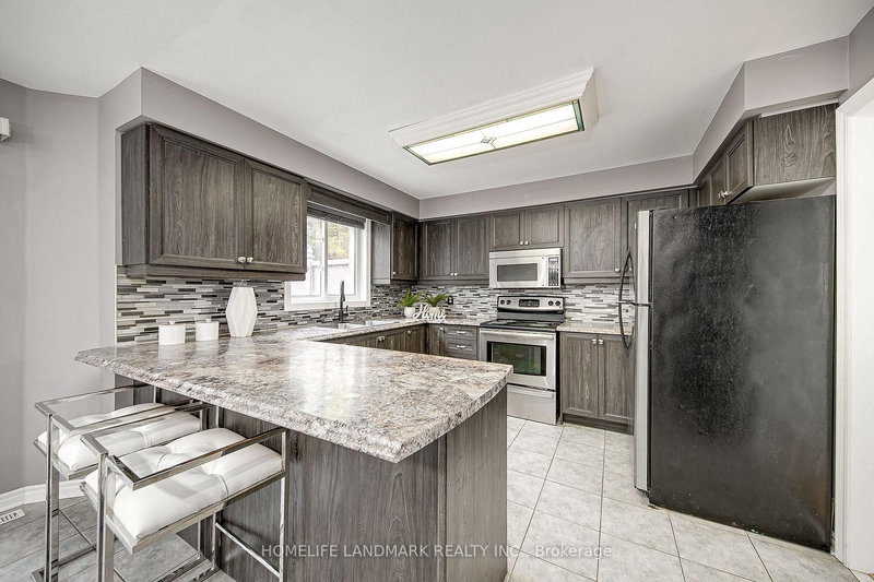 49 Eaglestone Lane, Barrie, L4N 0J3 | Image 2