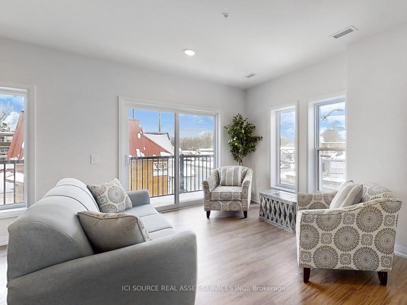 home for lease on 809-233 Dunlop Street W