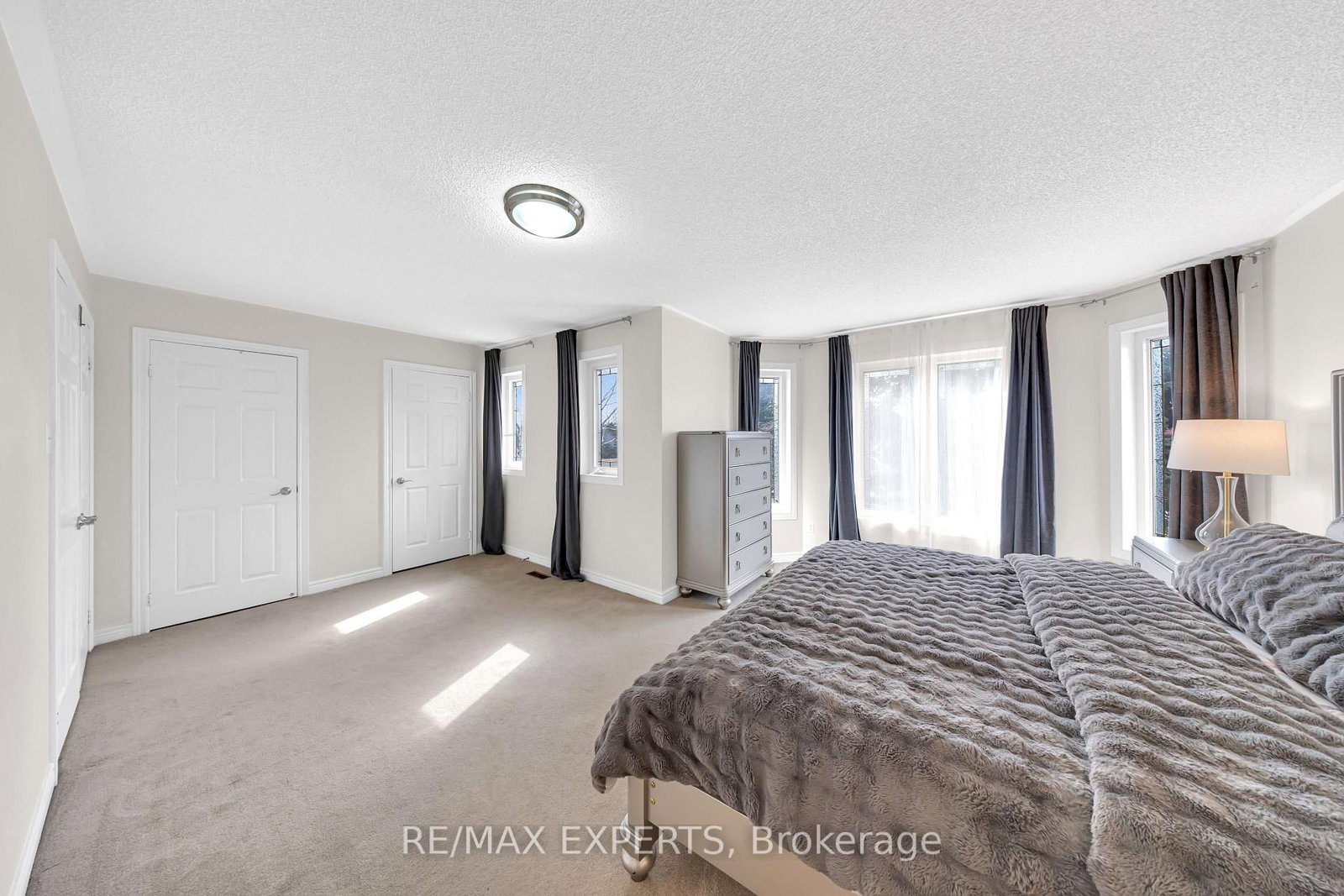 Detached House sold at 28 Bishop Drive, Barrie, Ontario, L4N 6Y5 - Ardagh - MLS: S12930374