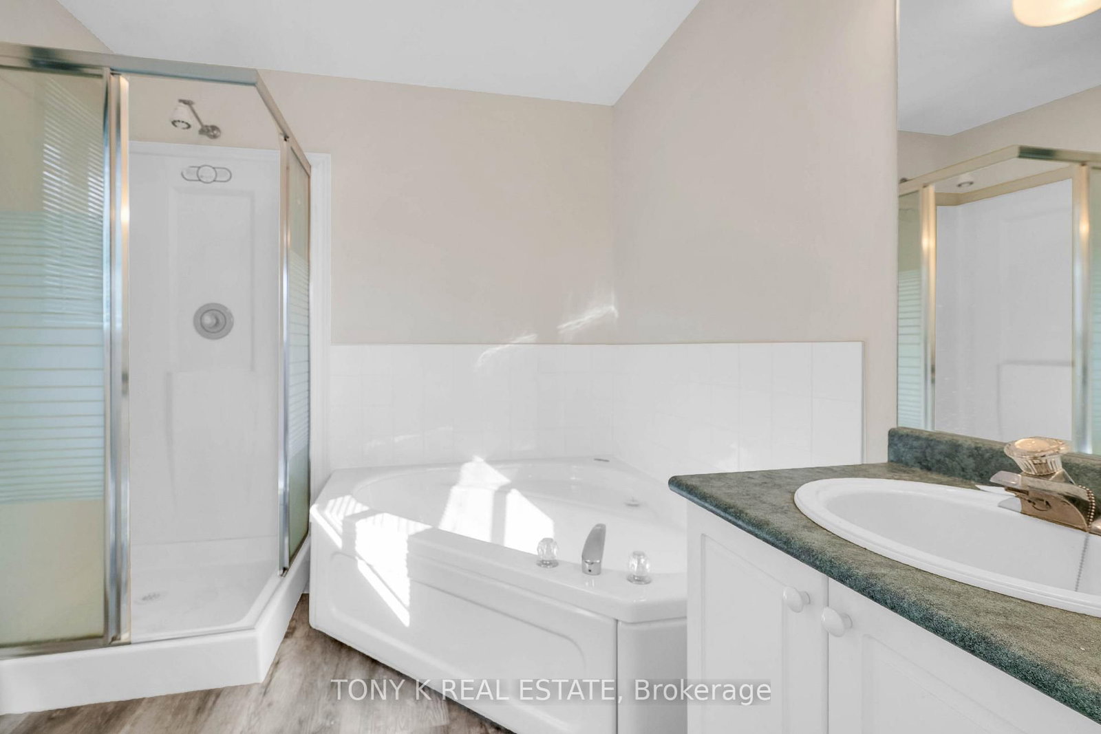 Detached House for sale at 108 Kingsridge Road, Barrie, Ontario, L4N 8K5 - Bayshore - MLS: S12930800