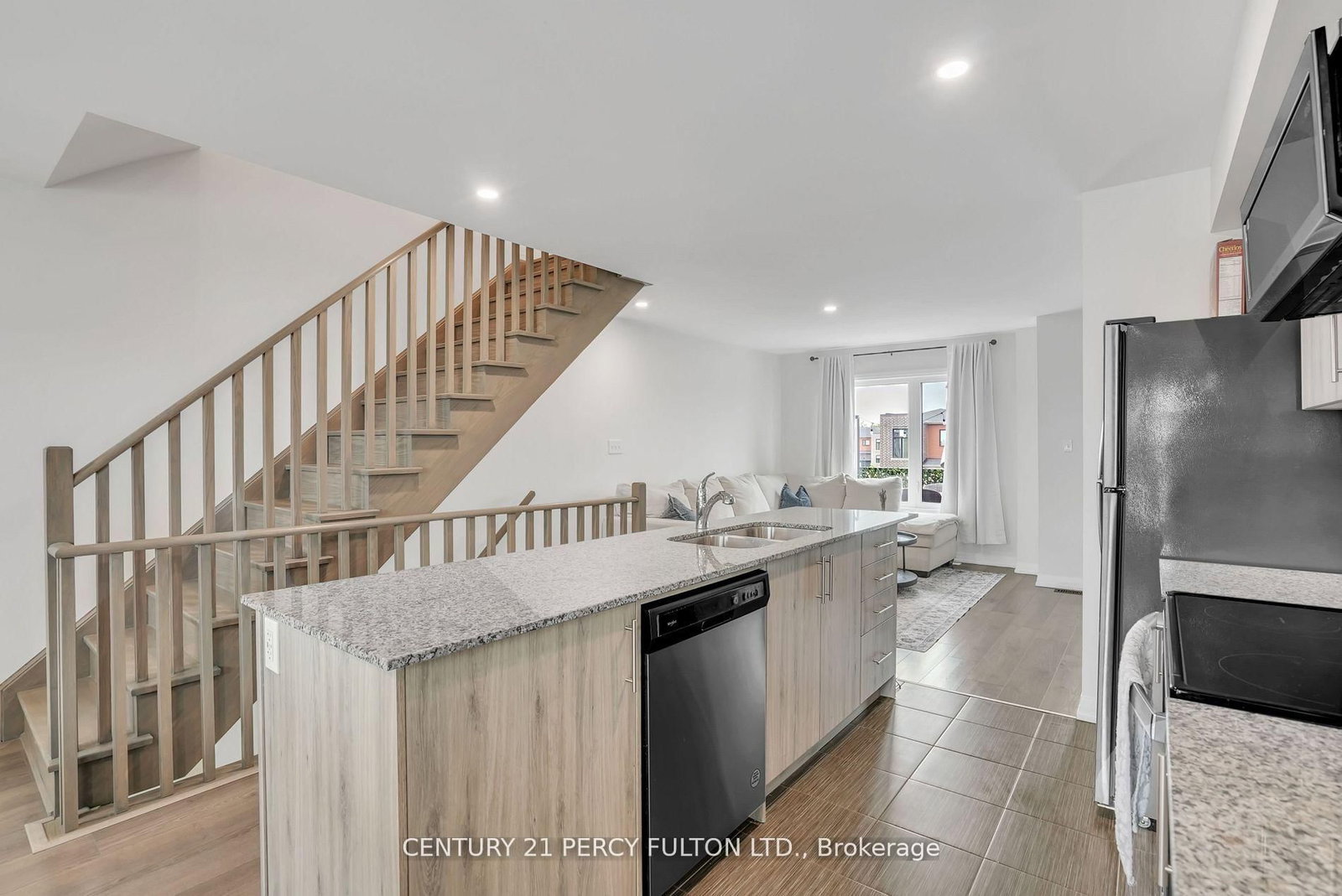 Townhouse for sale at 89 Fairlane Avenue, Barrie, Ontario, L9L 0M9 - Painswick South - MLS: S12931320