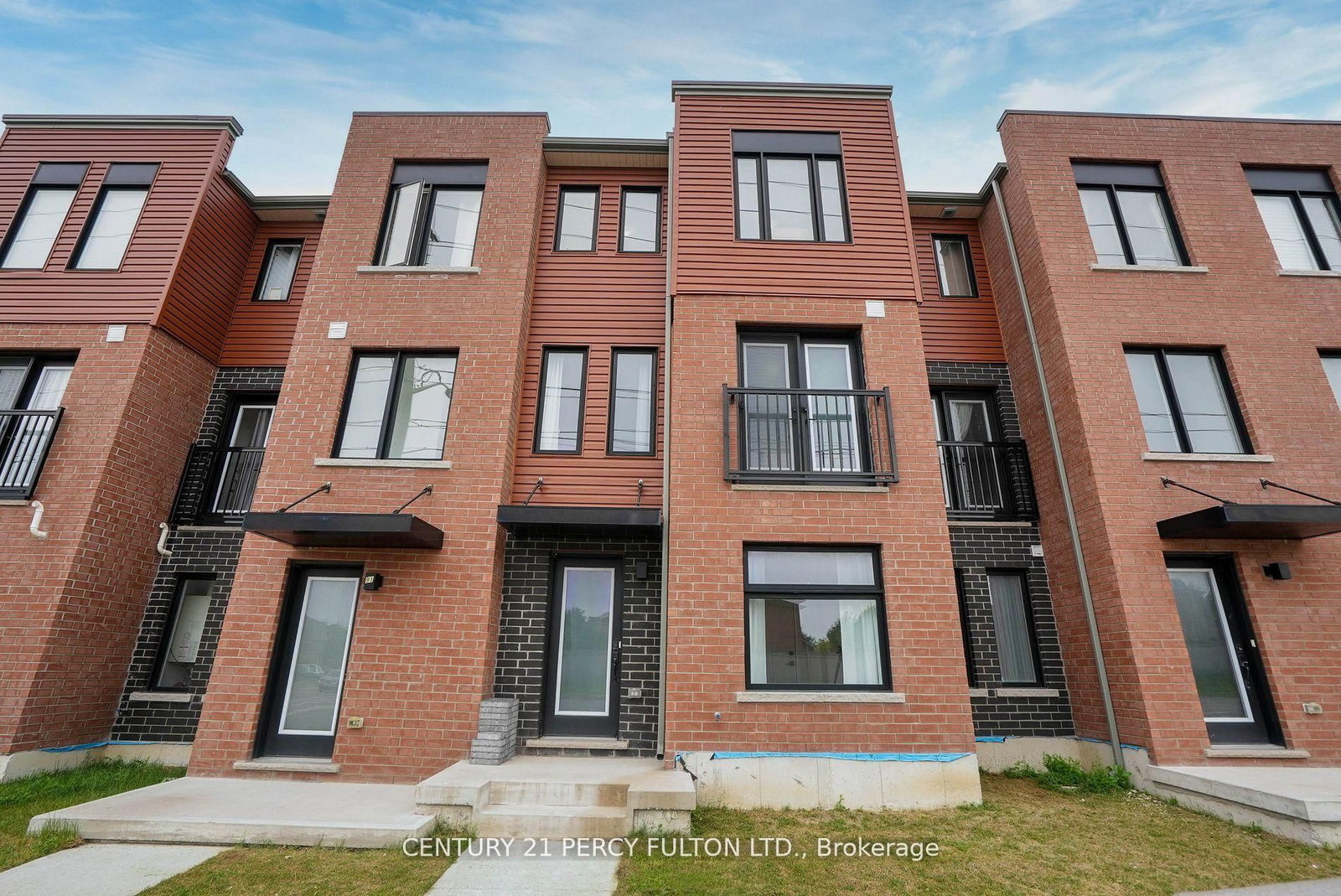 Townhouse for sale at 89 Fairlane Avenue, Barrie, Ontario, L9L 0M9 - Painswick South - MLS: S12931320
