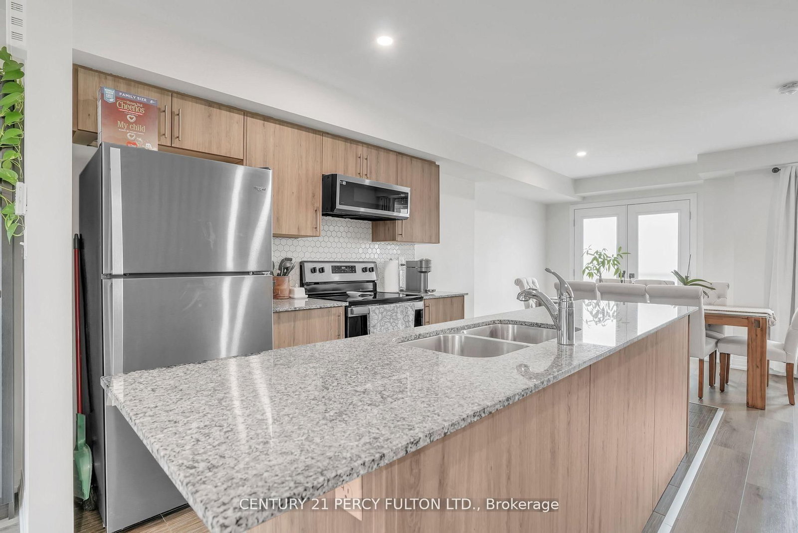 Townhouse for sale at 89 Fairlane Avenue, Barrie, Ontario, L9L 0M9 - Painswick South - MLS: S12931320