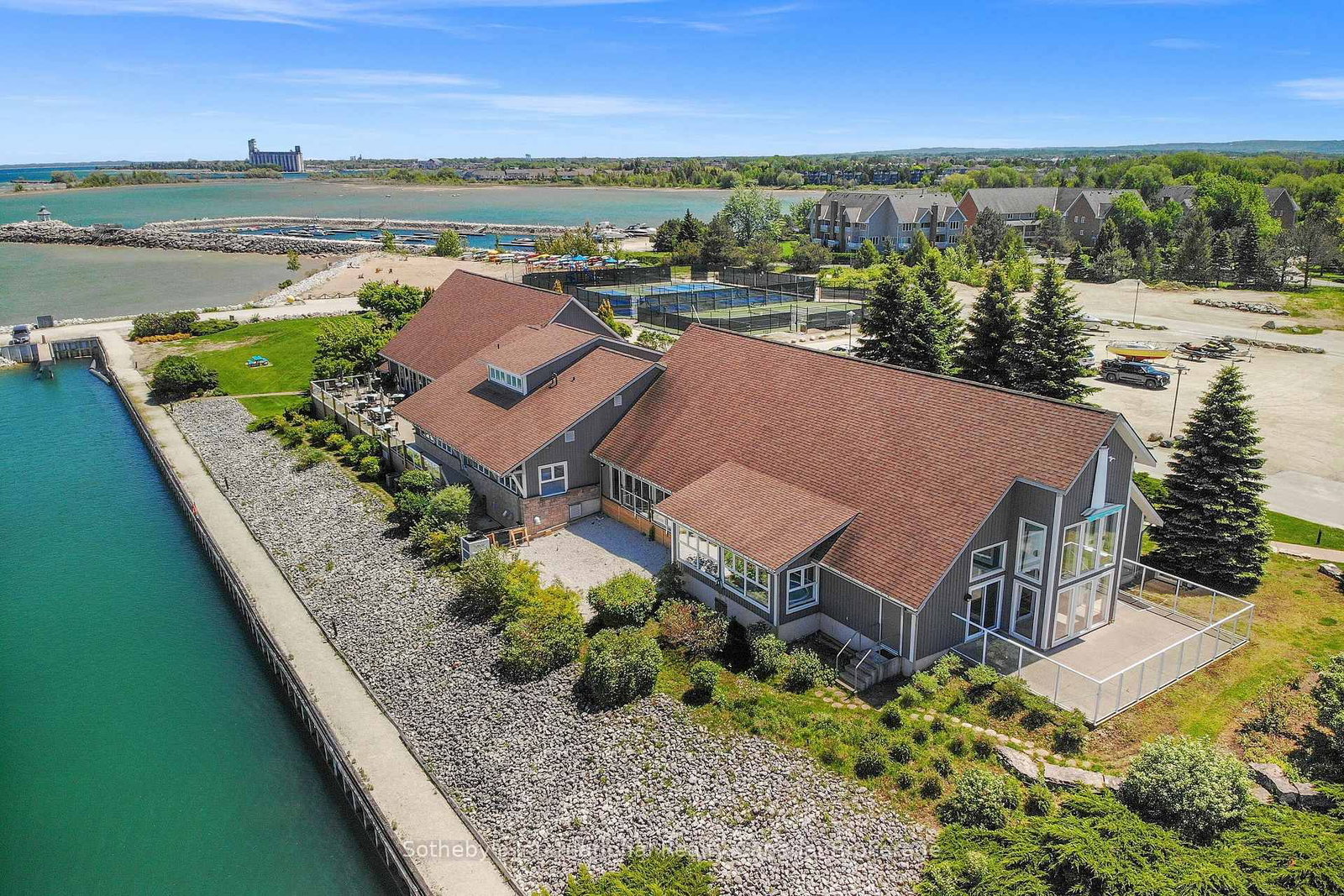 331 MARINERS Way • Collingwood, ON photo 28