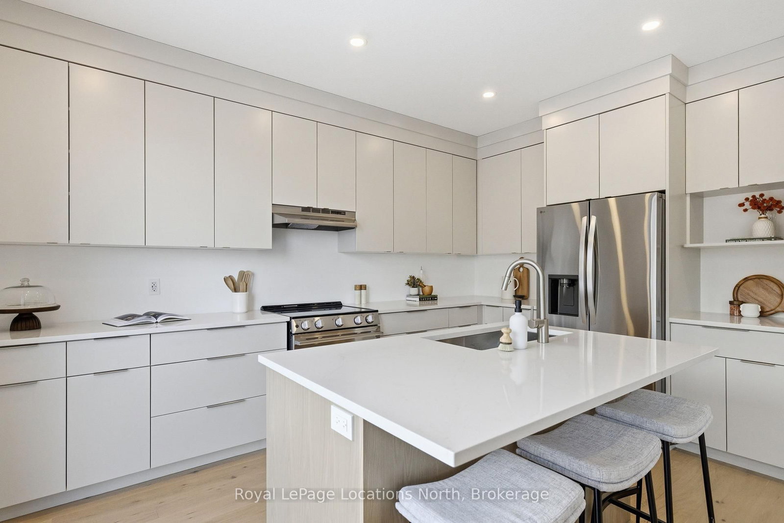 Townhouse for sale at 5 Swain Crescent, Collingwood, Ontario, L9Y 2L3 - Collingwood - MLS: S12932264