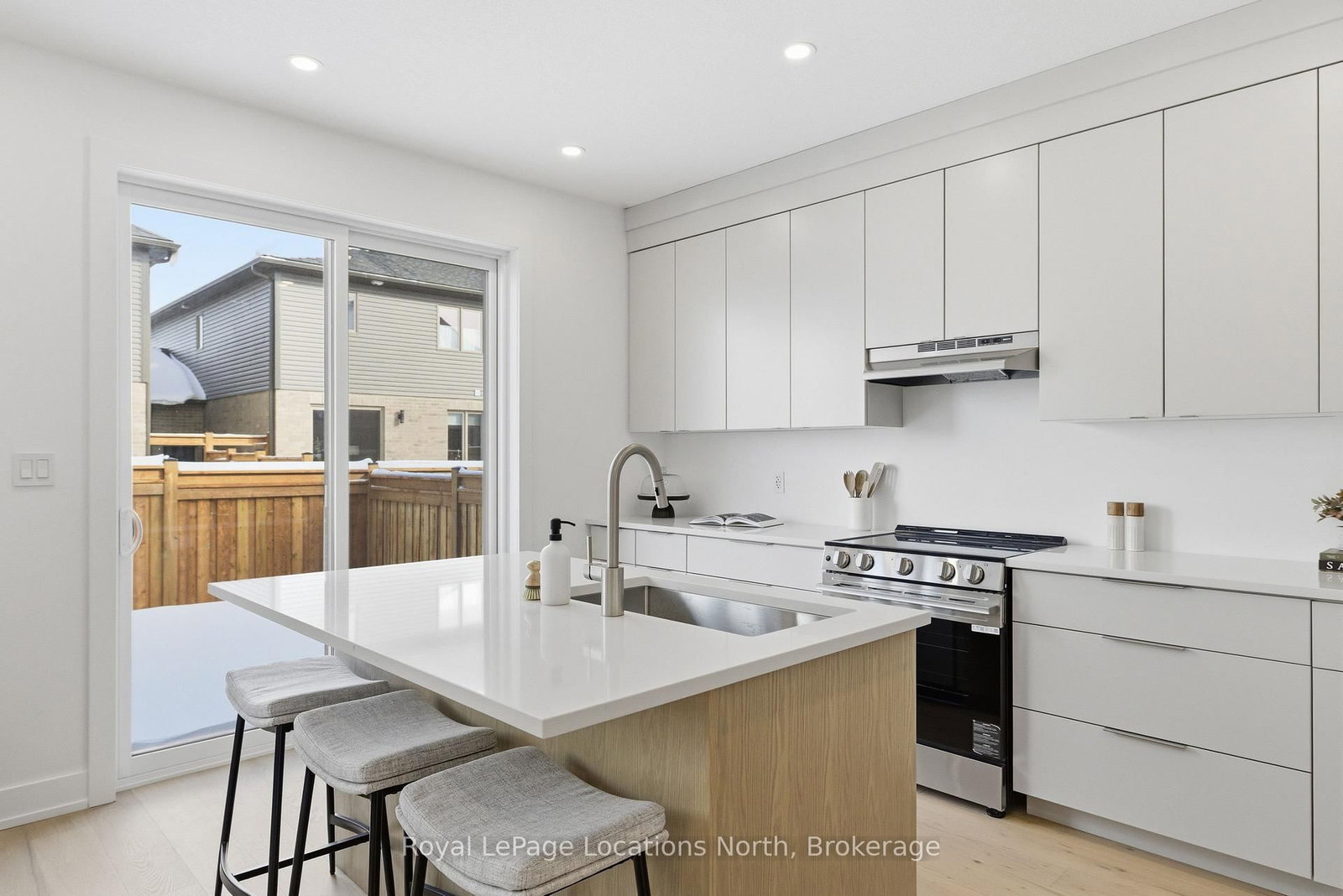 Townhouse for sale at 5 Swain Crescent, Collingwood, Ontario, L9Y 2L3 - Collingwood - MLS: S12932264