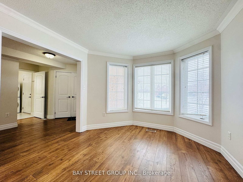 28 Shalom Way, Barrie, L4N 5X9 | Image 3