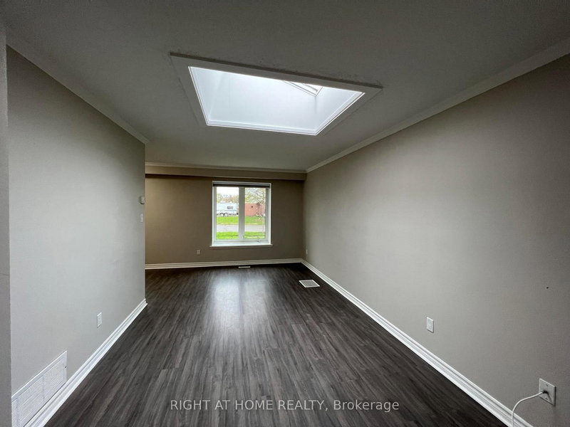 Walkout - 87 Barrett Cres, Barrie, L4N 5A4 | Image 2