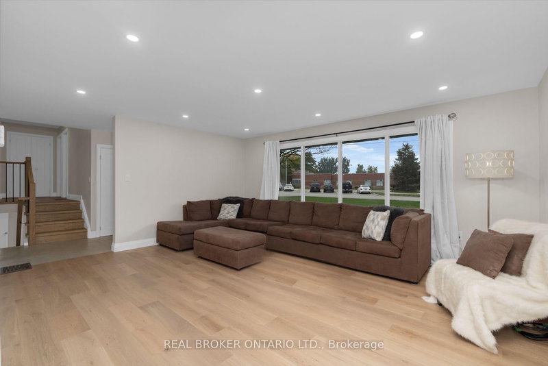 17 Locke Ave, Clearview, L0M 1S0 | Image 3