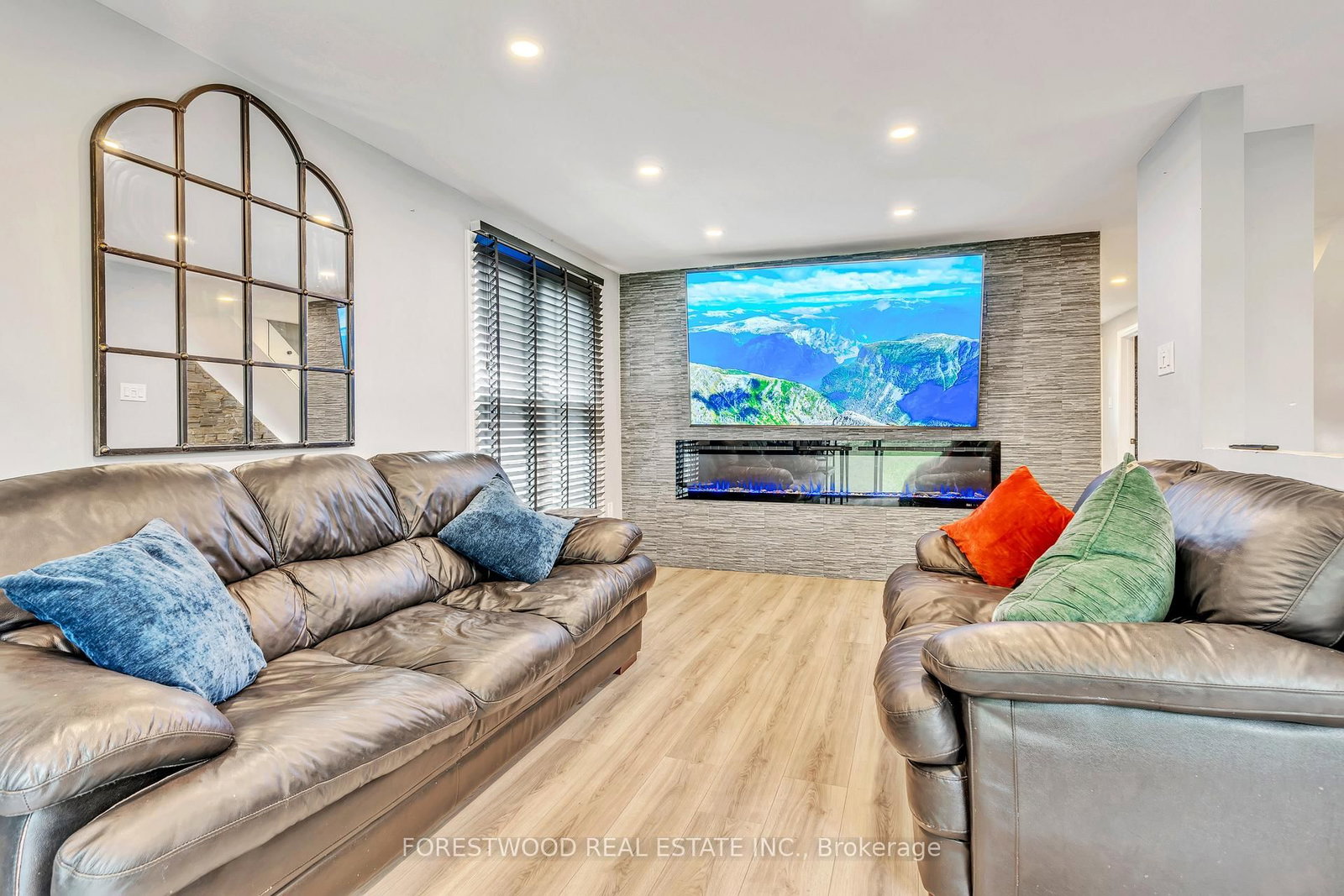 Detached House for sale at 24 Argyle Road, Barrie, Ontario, L4N 6P7 - Sunnidale - MLS: S12939986