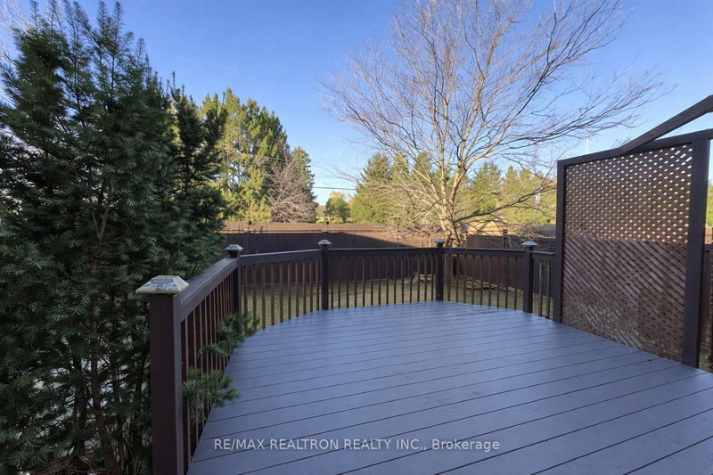 38 Westminster Circ, Barrie, L4M 0A4 | Image 2