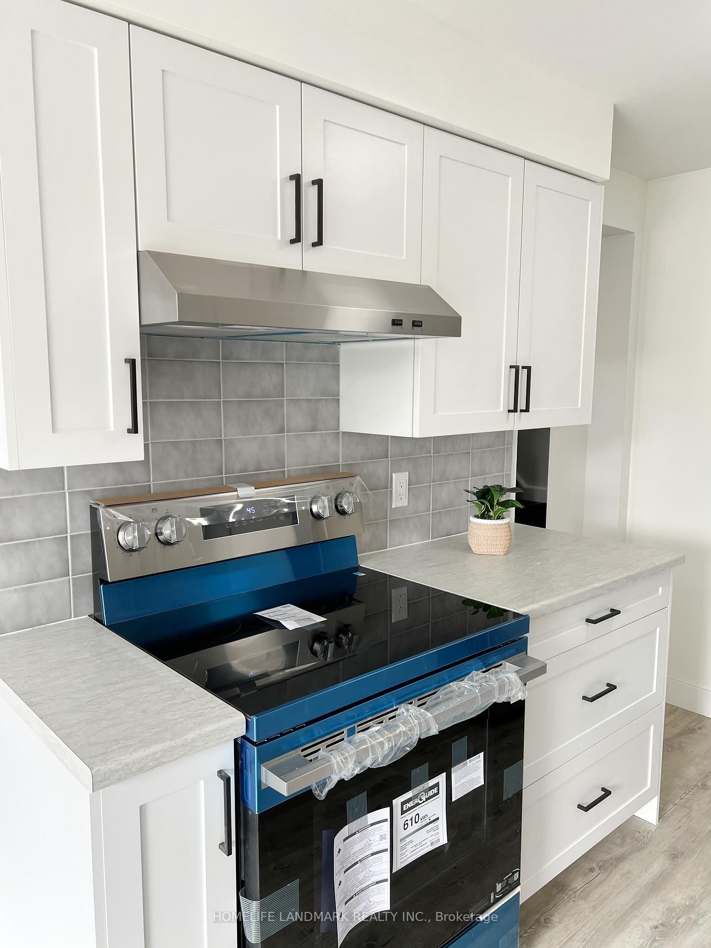 Townhouse for sale at 6 Silver Maple Crescent, Barrie, Ontario, L4N 8T3 - Holly - MLS: S12941386