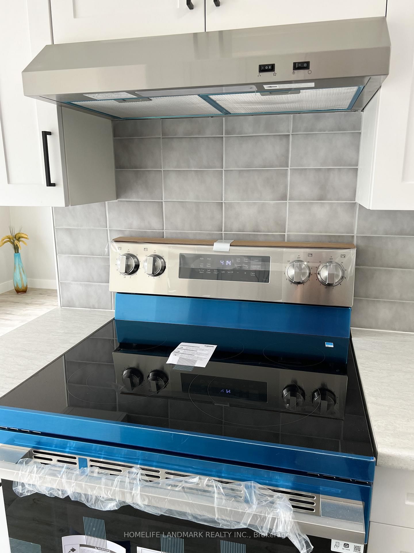 Townhouse for sale at 6 Silver Maple Crescent, Barrie, Ontario, L4N 8T3 - Holly - MLS: S12941386