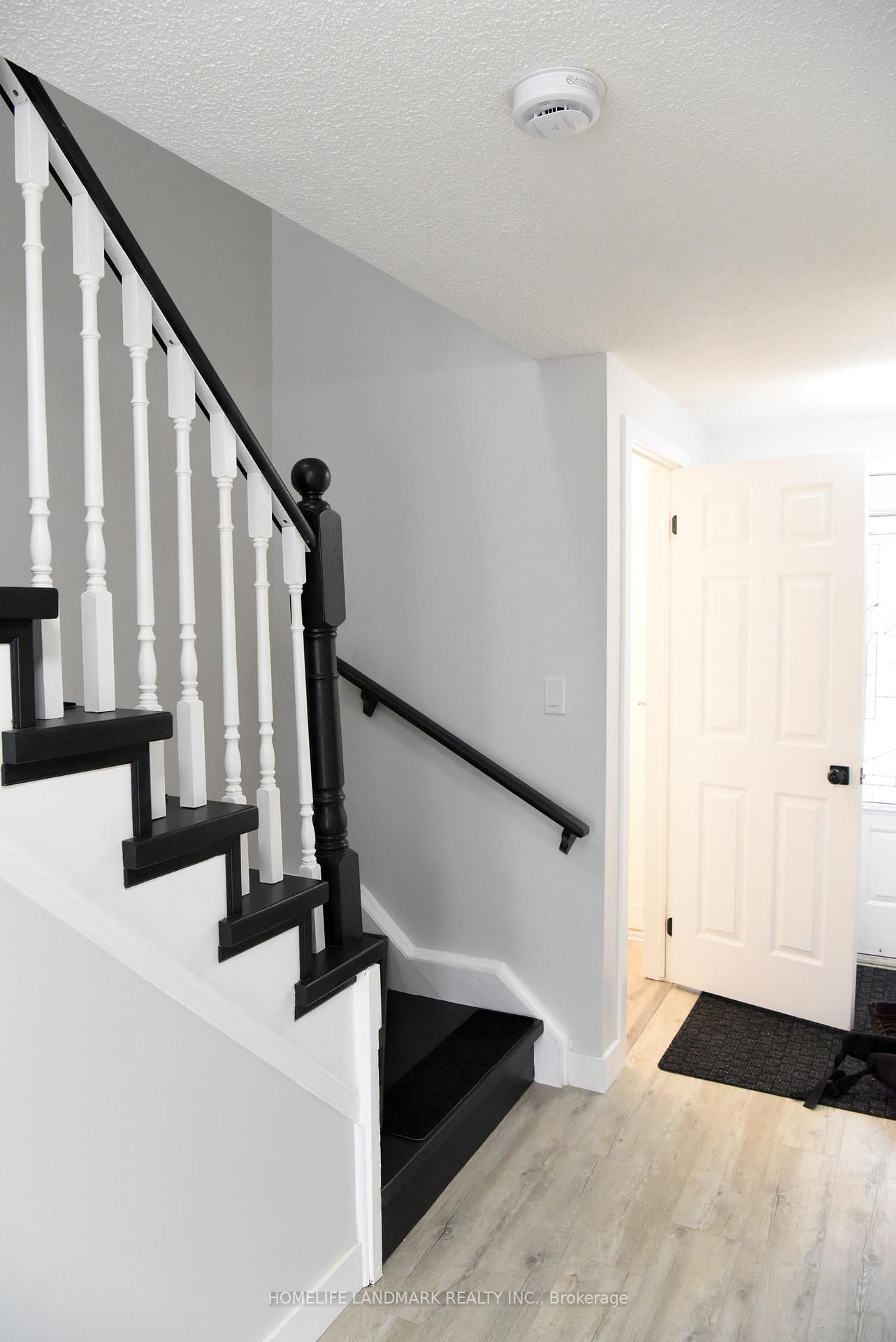 Townhouse for sale at 6 Silver Maple Crescent, Barrie, Ontario, L4N 8T3 - Holly - MLS: S12941386