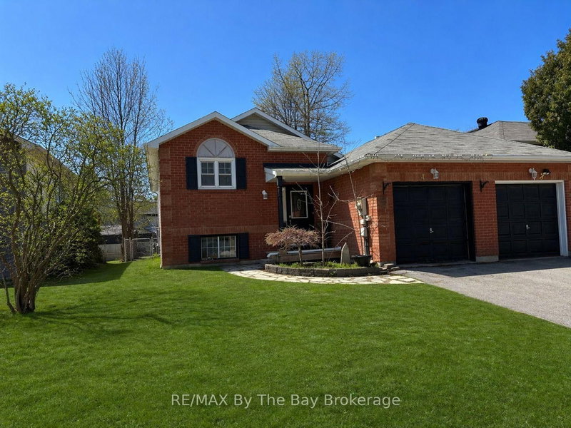 4 DONALD Cres, Wasaga Beach, L9Z 1E1 | Image 3