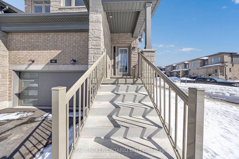 48 Barnyard Tr, Barrie, L9J 0C2 | Image 3