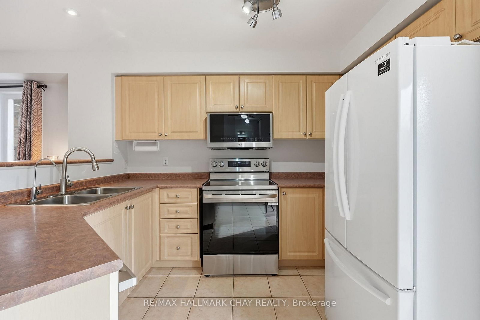 Townhouse for sale at 127 Trevino Circle, Barrie, Ontario, L4M 6T8 - East Bayfield - MLS: S12943852