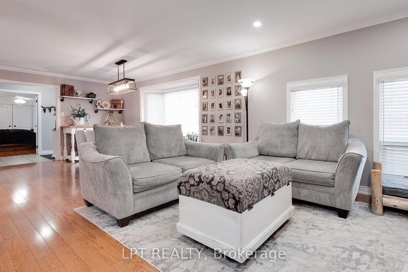 34 Cedar Creek Rd, Springwater, L9X 0P5 | Image 3