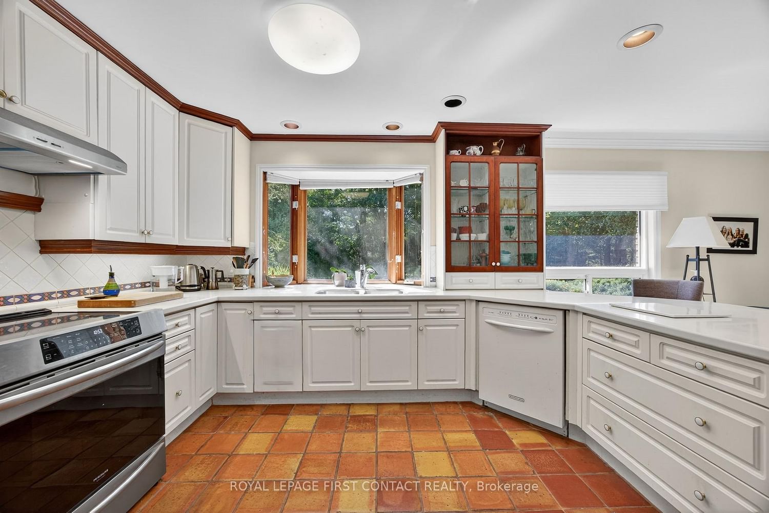 Detached House for sale at 7 Maplecrest Road, Springwater, Ontario, L9X 0P8 - Midhurst - MLS: S12944286