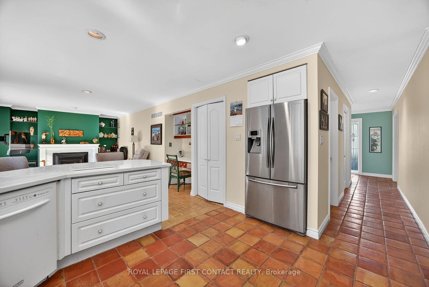 Detached House for sale at 7 Maplecrest Road, Springwater, Ontario, L9X 0P8 - Midhurst - MLS: S12944286