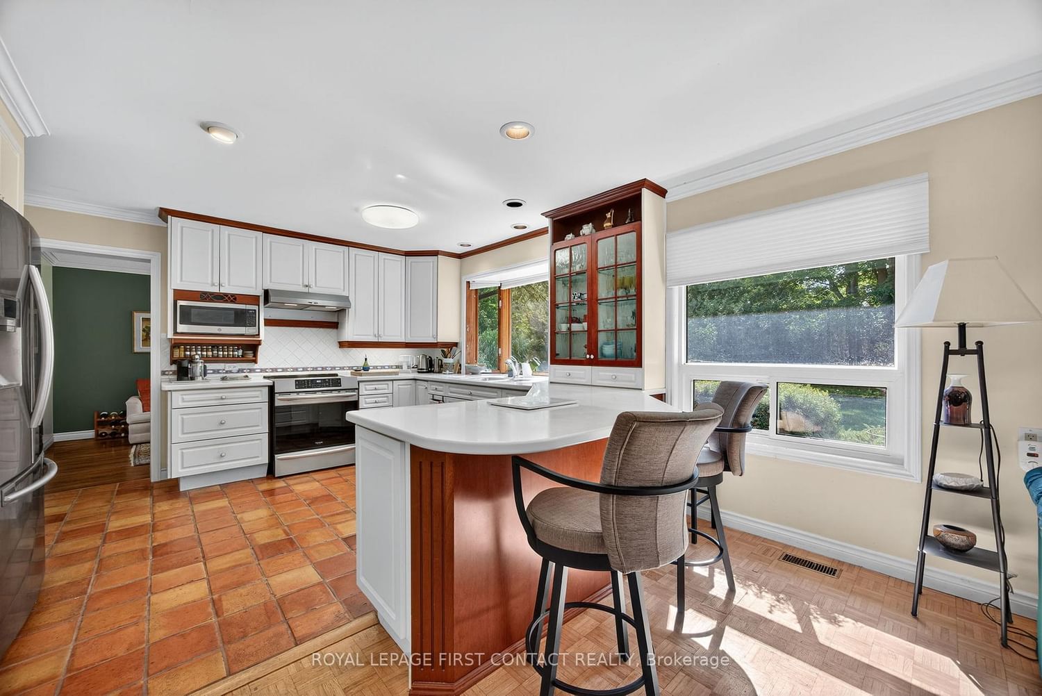 Detached House for sale at 7 Maplecrest Road, Springwater, Ontario, L9X 0P8 - Midhurst - MLS: S12944286