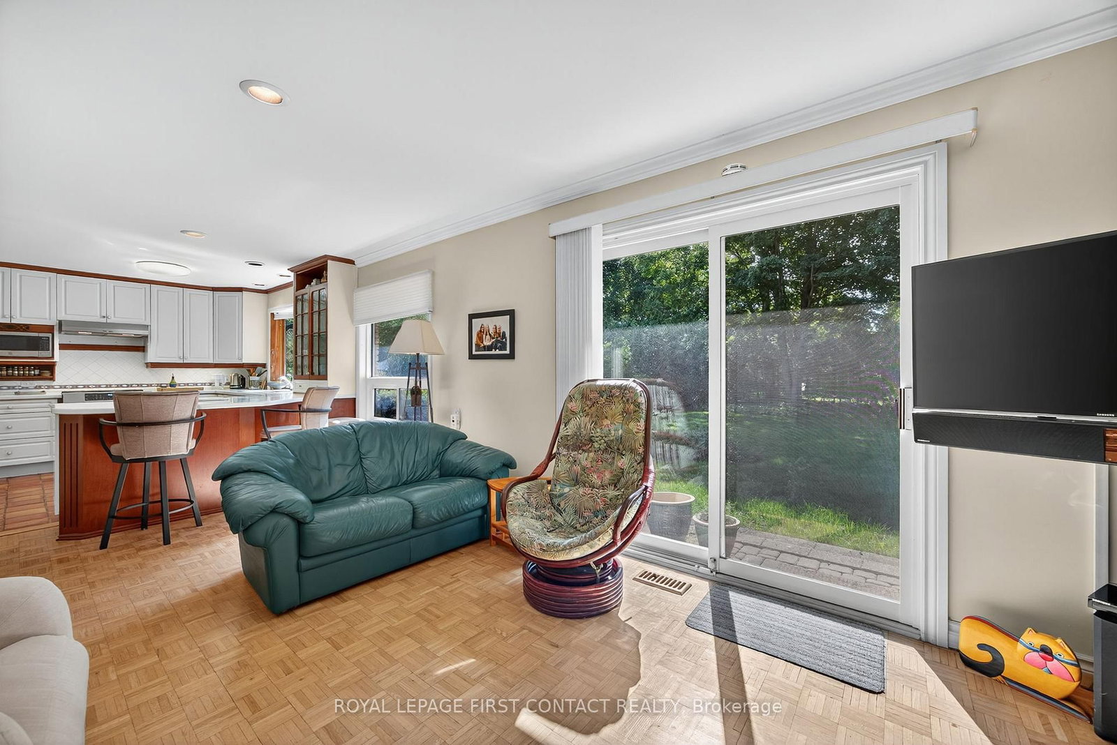 Detached House for sale at 7 Maplecrest Road, Springwater, Ontario, L9X 0P8 - Midhurst - MLS: S12944286