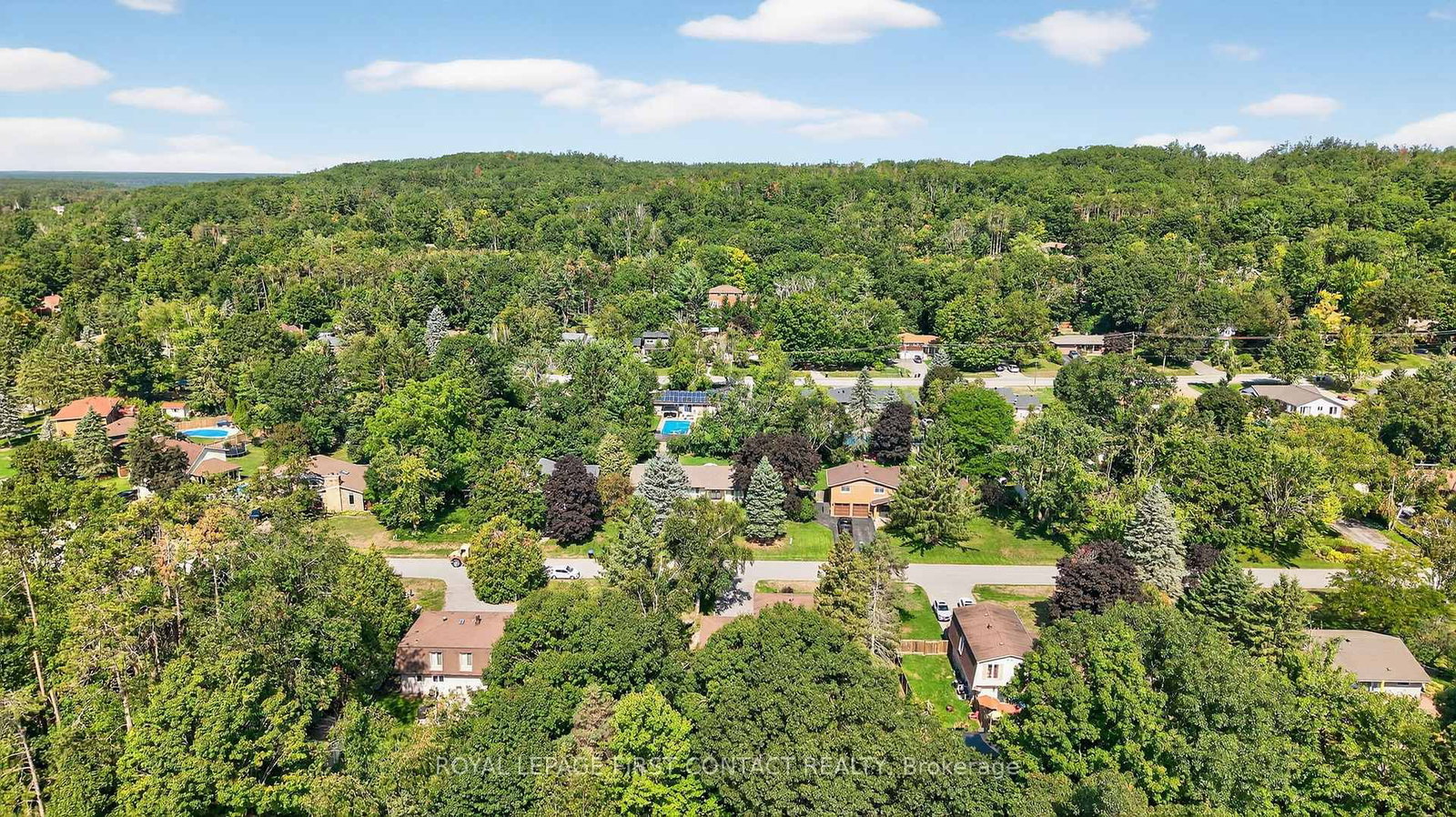 Detached House for sale at 7 Maplecrest Road, Springwater, Ontario, L9X 0P8 - Midhurst - MLS: S12944286