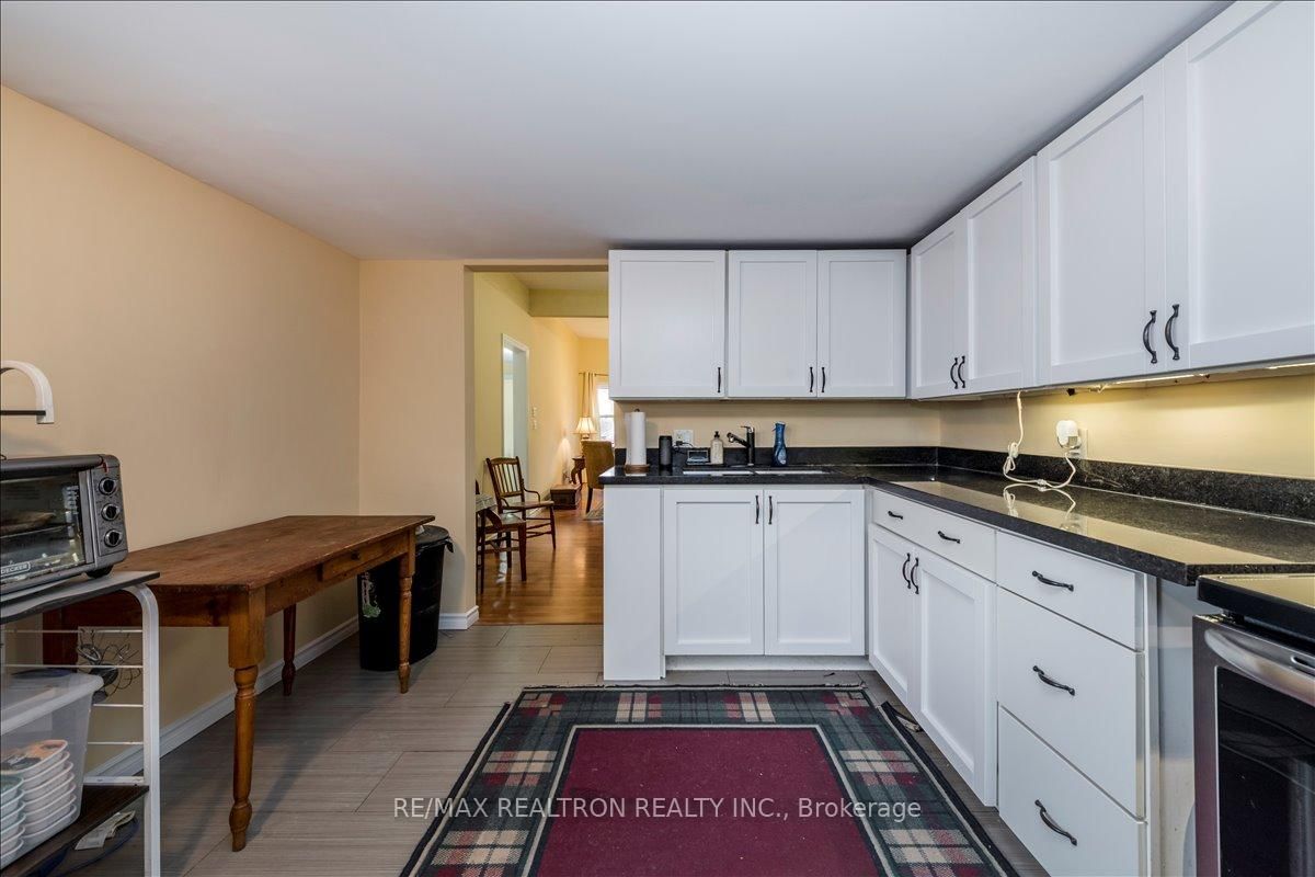 Detached House for sale at 86 John Street, Barrie, Ontario, L4N 2K5 - Sanford - MLS: S12944762