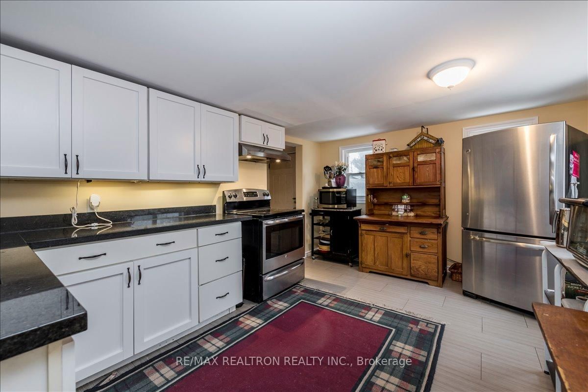 Detached House for sale at 86 John Street, Barrie, Ontario, L4N 2K5 - Sanford - MLS: S12944762