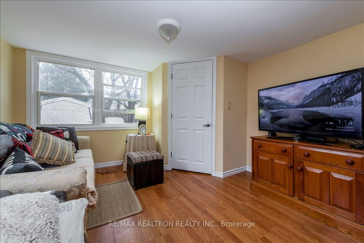 Detached House for sale at 86 John Street, Barrie, Ontario, L4N 2K5 - Sanford - MLS: S12944762