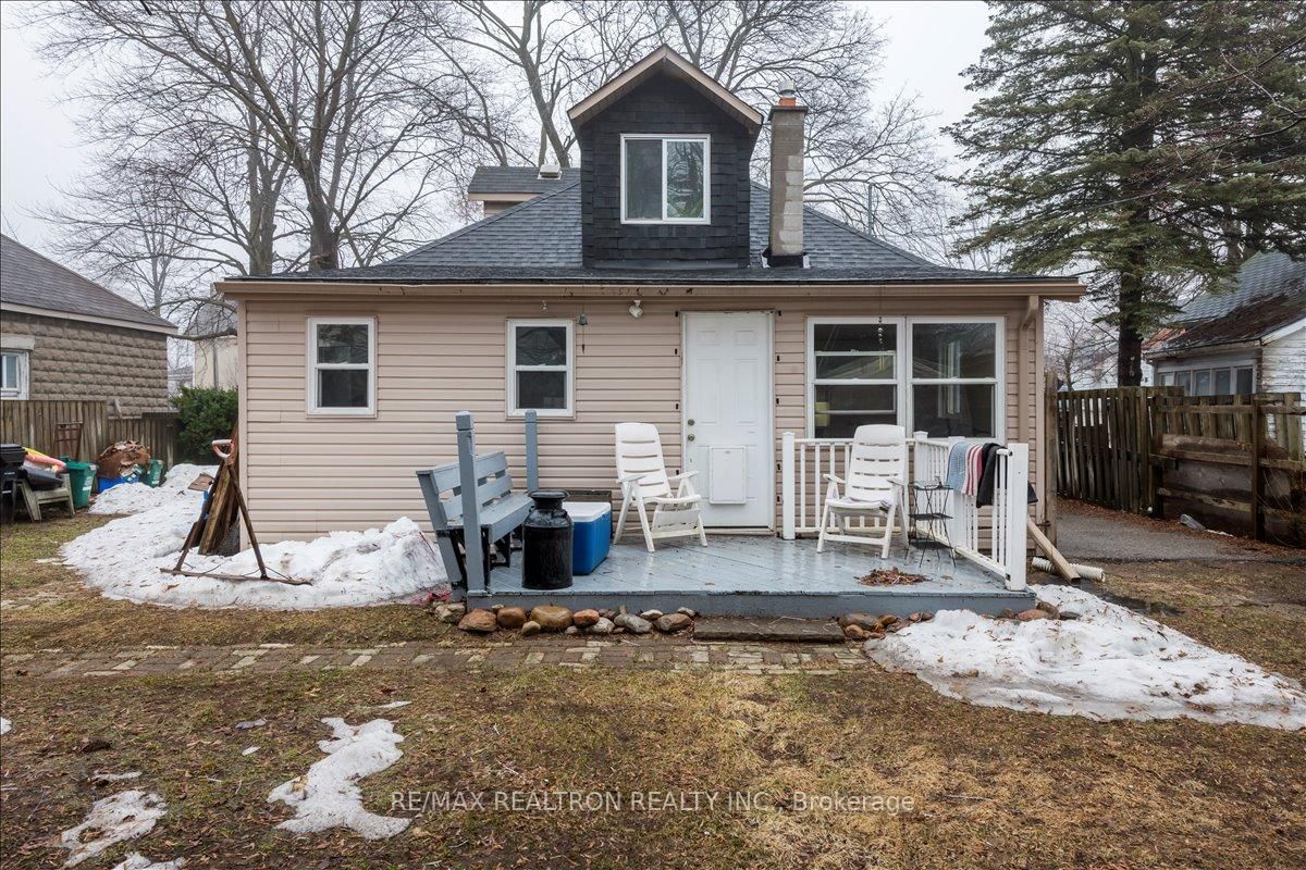 Detached House for sale at 86 John Street, Barrie, Ontario, L4N 2K5 - Sanford - MLS: S12944762