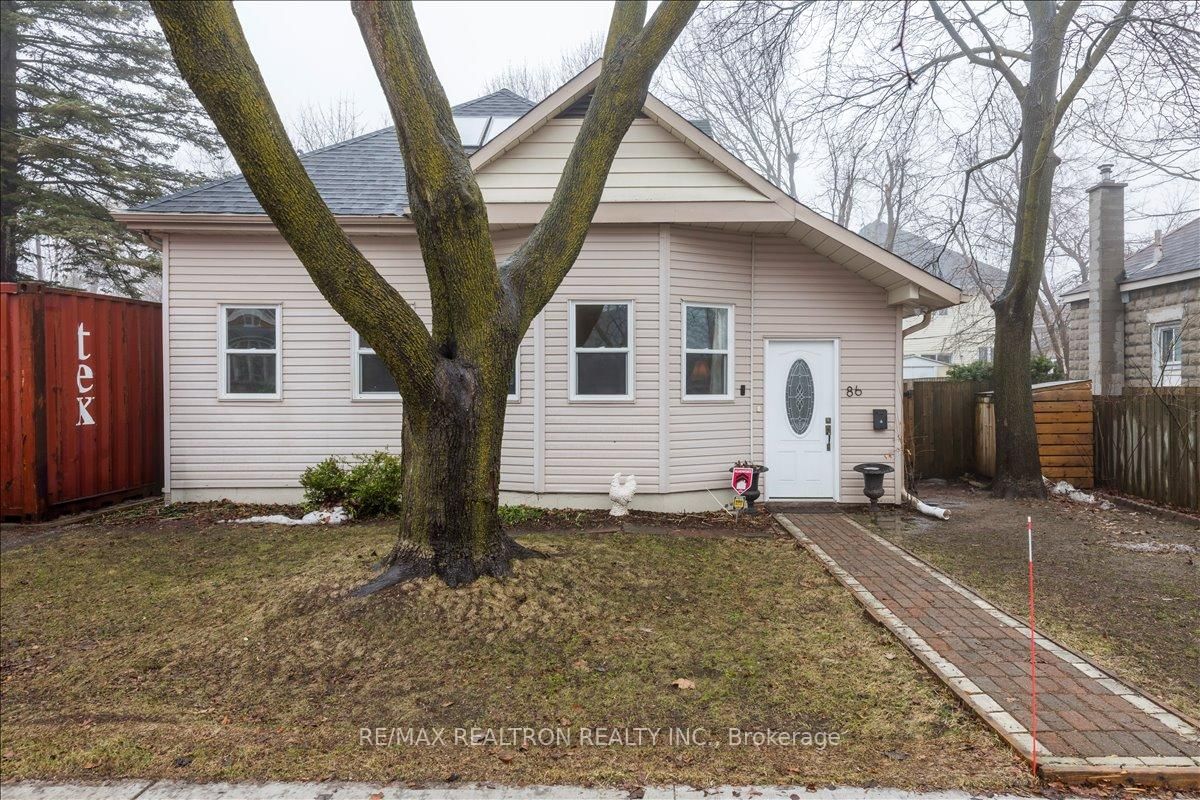 Detached House for sale at 86 John Street, Barrie, Ontario, L4N 2K5 - Sanford - MLS: S12944762