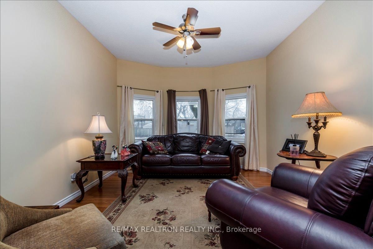 Detached House for sale at 86 John Street, Barrie, Ontario, L4N 2K5 - Sanford - MLS: S12944762