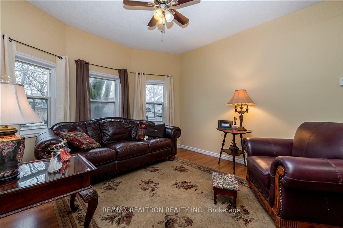 Detached House for sale at 86 John Street, Barrie, Ontario, L4N 2K5 - Sanford - MLS: S12944762