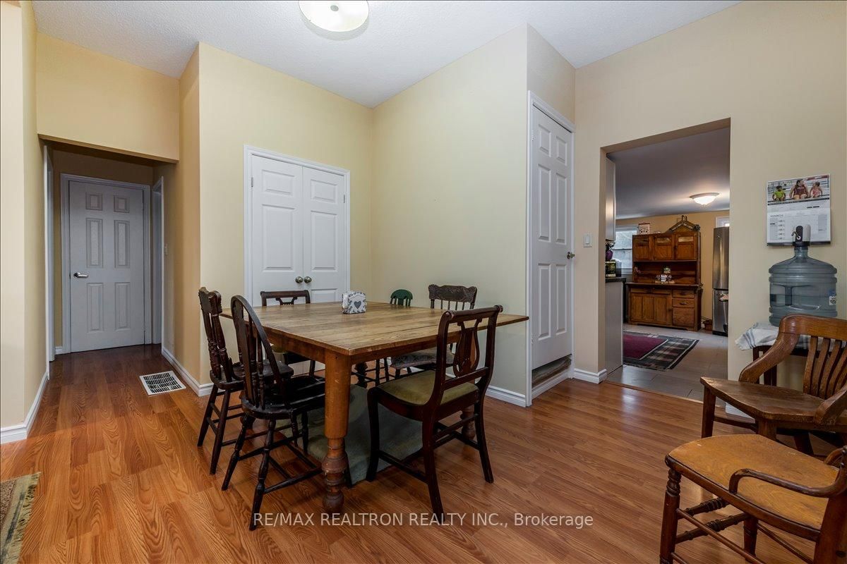 Detached House for sale at 86 John Street, Barrie, Ontario, L4N 2K5 - Sanford - MLS: S12944762