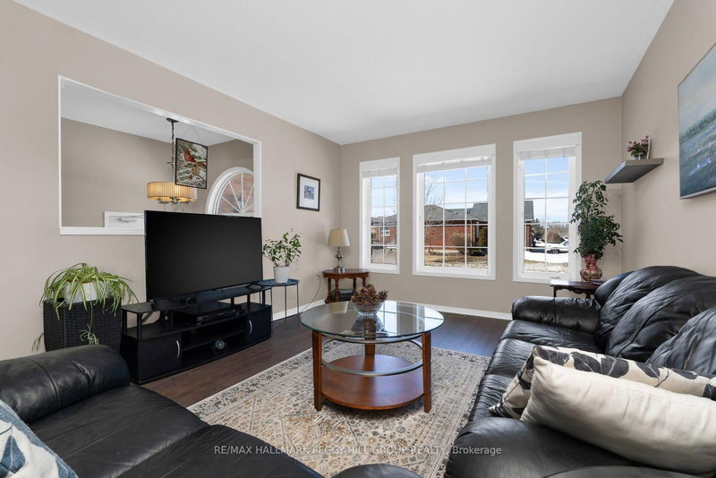 67 Forest Dale Dr, Barrie, L4M 6M9 | Image 3