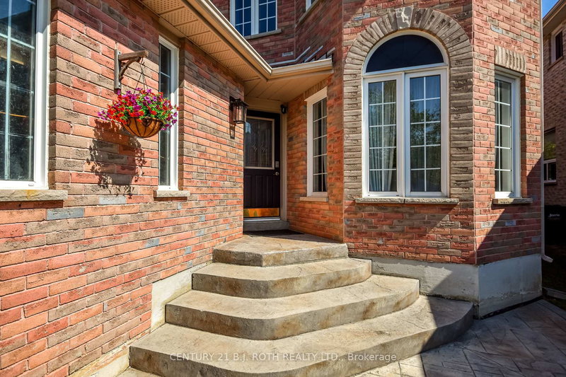 28 Shaina Crt, Barrie, L4N 9S7 | Image 3