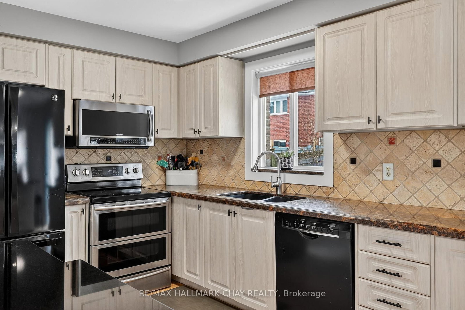 Detached House for sale at 44 Sherwood Court, Barrie, Ontario, L4N 9V1 - Northwest - MLS: S12945672