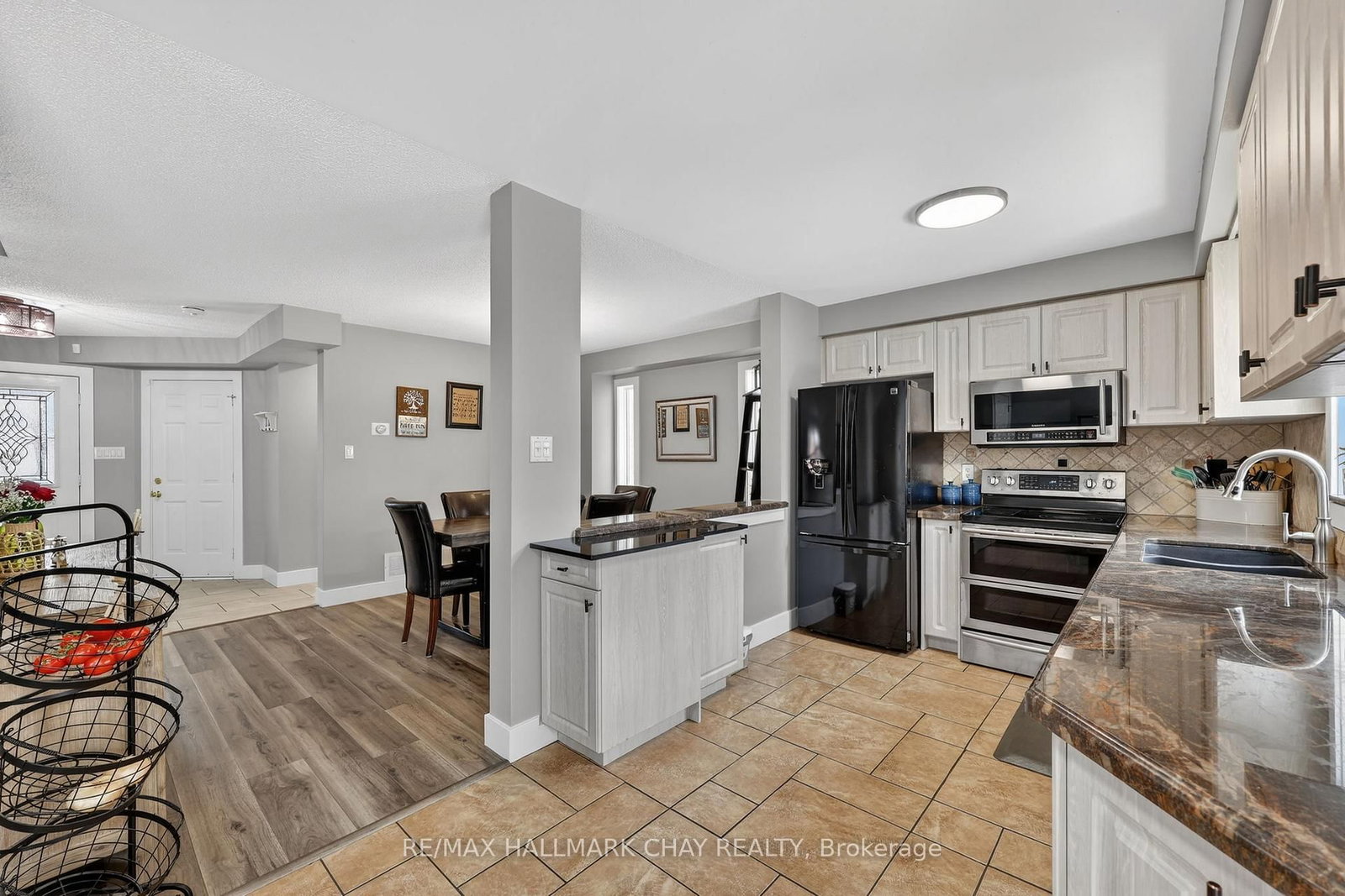 Detached House for sale at 44 Sherwood Court, Barrie, Ontario, L4N 9V1 - Northwest - MLS: S12945672