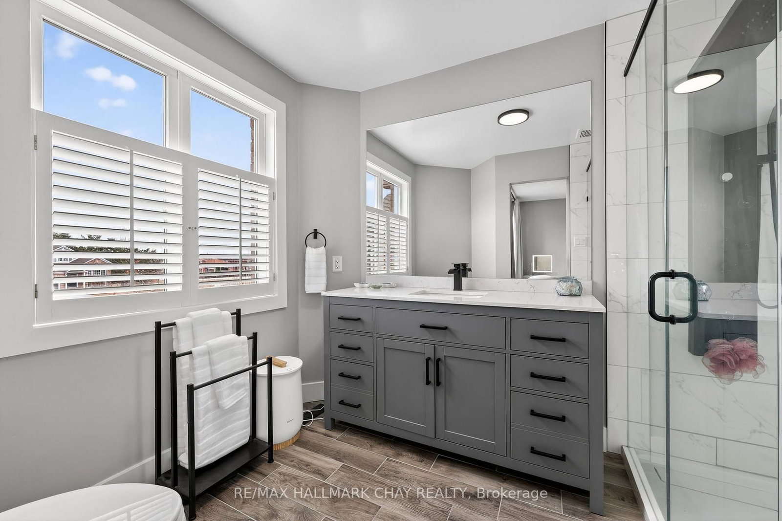 Detached House for sale at 44 Sherwood Court, Barrie, Ontario, L4N 9V1 - Northwest - MLS: S12945672