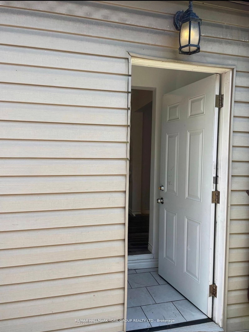 home for lease on Main Rear-165 Anne Street S